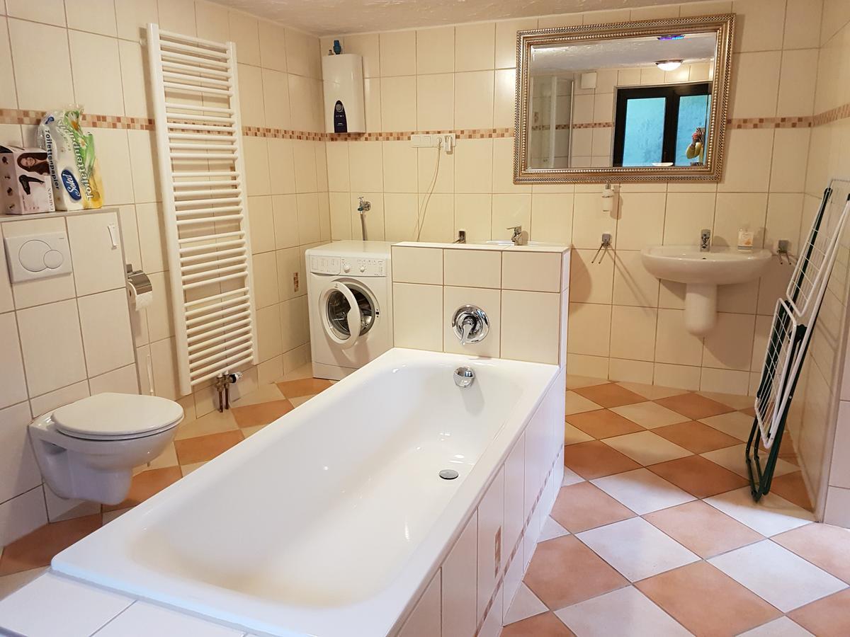 Haus Am Bachgasse - Haus Von 1777 Mit Sauna Цел ан дер Мозел Екстериор снимка